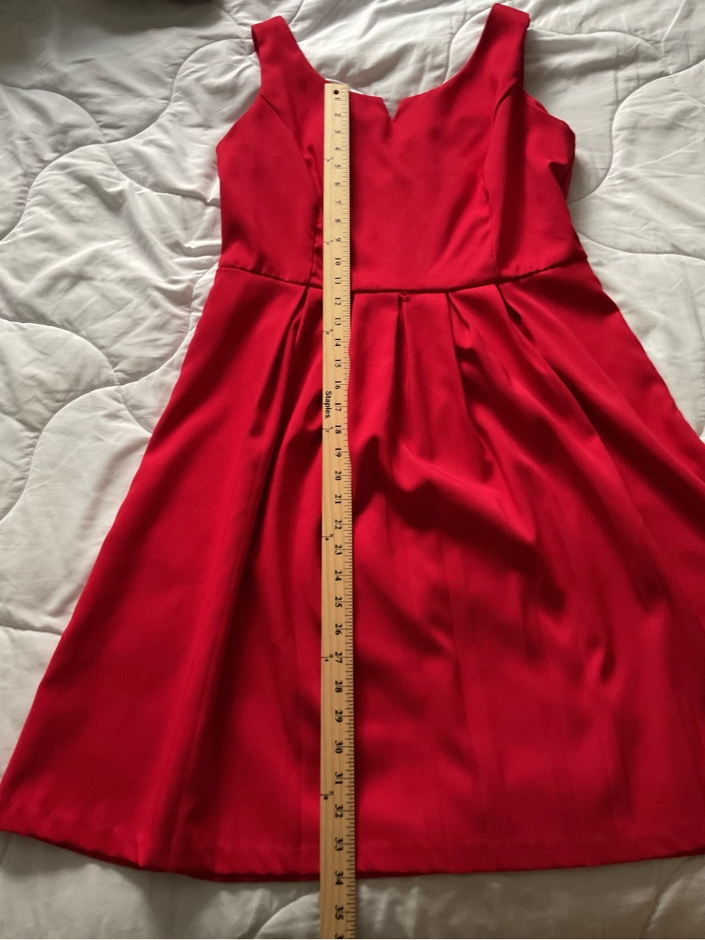 Ronni Nicole Red Sleeveless Dress with V-Notch Bodice - Picture 2 of 6